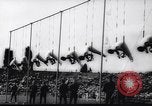 Standbild Turnerinnen Stuttgart Deutschland, 1961, aus Sekunde 31 historischem Filmmaterial Videoclip 65675034190