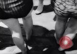 Immagine di Gli adolescenti party Germania, 1961, secondo 43 filmato di repertorio 65675034191