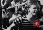 Immagine di Gli adolescenti party Germania, 1961, secondo 46 filmato di repertorio 65675034191
