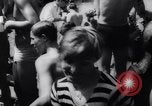 Immagine di Gli adolescenti party Germania, 1961, secondo 47 filmato di repertorio 65675034191