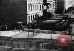 Image Berlin-Est les gens à échapper au cours de mur de Berlin Allemagne, 1961, de la seconde 14 séquences d'archives historiques vidéo 65675034204