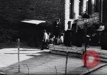 Image Berlin-Est les gens à échapper au cours de mur de Berlin Allemagne, 1961, de la seconde 17 séquences d'archives historiques vidéo 65675034204