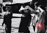 Image Berlin-Est les gens à échapper au cours de mur de Berlin Allemagne, 1961, de la seconde 24 séquences d'archives historiques vidéo 65675034204