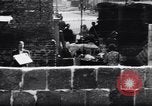 Image Berlin-Est les gens à échapper au cours de mur de Berlin Allemagne, 1961, de la seconde 33 séquences d'archives historiques vidéo 65675034204