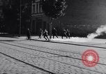Image Berlin-Est les gens à échapper au cours de mur de Berlin Allemagne, 1961, de la seconde 49 séquences d'archives historiques vidéo 65675034204