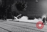 Image Berlin-Est les gens à échapper au cours de mur de Berlin Allemagne, 1961, de la seconde 52 séquences d'archives historiques vidéo 65675034204