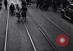Immagine di bicicletta tandem fianco a fianco Germania, 1936, secondo 5 filmato di repertorio 65675034208