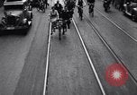 Immagine di bicicletta tandem fianco a fianco Germania, 1936, secondo 7 filmato di repertorio 65675034208