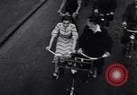 Immagine di bicicletta tandem fianco a fianco Germania, 1936, secondo 20 filmato di repertorio 65675034208