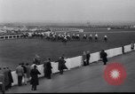 Image cheval de course Nicolaus Silver Aintree Liverpool en Angleterre, 1961, de la seconde 31 séquences d'archives historiques vidéo 65675034218