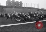Image cheval de course Nicolaus Silver Aintree Liverpool en Angleterre, 1961, de la seconde 43 séquences d'archives historiques vidéo 65675034218