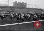 Image cheval de course Nicolaus Silver Aintree Liverpool en Angleterre, 1961, de la seconde 45 séquences d'archives historiques vidéo 65675034218