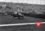 Image cheval de course Nicolaus Silver Aintree Liverpool en Angleterre, 1961, de la seconde 55 séquences d'archives historiques vidéo 65675034218