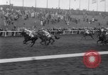 Image cheval de course Nicolaus Silver Aintree Liverpool en Angleterre, 1961, de la seconde 57 séquences d'archives historiques vidéo 65675034218