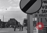 Immagine di Esercito degli Stati Uniti i bus turistici Berlino Germania, 1961, secondo 10 filmato di repertorio 65675034219