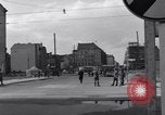 Immagine di Esercito degli Stati Uniti i bus turistici Berlino Germania, 1961, secondo 12 filmato di repertorio 65675034219