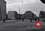 Immagine di Esercito degli Stati Uniti i bus turistici Berlino Germania, 1961, secondo 14 filmato di repertorio 65675034219