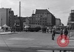 Immagine di Esercito degli Stati Uniti i bus turistici Berlino Germania, 1961, secondo 23 filmato di repertorio 65675034219