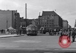 Immagine di Esercito degli Stati Uniti i bus turistici Berlino Germania, 1961, secondo 29 filmato di repertorio 65675034219