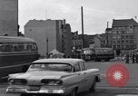 Immagine di Esercito degli Stati Uniti i bus turistici Berlino Germania, 1961, secondo 36 filmato di repertorio 65675034219
