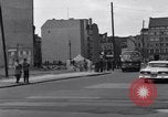 Immagine di Esercito degli Stati Uniti i bus turistici Berlino Germania, 1961, secondo 40 filmato di repertorio 65675034219