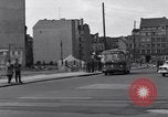 Immagine di Esercito degli Stati Uniti i bus turistici Berlino Germania, 1961, secondo 42 filmato di repertorio 65675034219