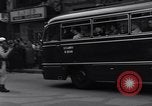 Immagine di Esercito degli Stati Uniti i bus turistici Berlino Germania, 1961, secondo 51 filmato di repertorio 65675034219
