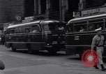 Immagine di Esercito degli Stati Uniti i bus turistici Berlino Germania, 1961, secondo 53 filmato di repertorio 65675034219