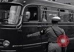 Immagine di Esercito degli Stati Uniti i bus turistici Berlino Germania, 1961, secondo 58 filmato di repertorio 65675034219