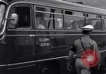 Immagine di Esercito degli Stati Uniti i bus turistici Berlino Germania, 1961, secondo 59 filmato di repertorio 65675034219