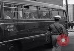 Immagine di Esercito degli Stati Uniti i bus turistici Berlino Germania, 1961, secondo 60 filmato di repertorio 65675034219