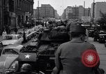 Immagine di Gli autobus entrare a Berlino Est Berlino Germania, 1961, secondo 9 filmato di repertorio 65675034223