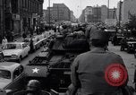 Immagine di Gli autobus entrare a Berlino Est Berlino Germania, 1961, secondo 10 filmato di repertorio 65675034223