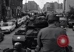 Immagine di Gli autobus entrare a Berlino Est Berlino Germania, 1961, secondo 14 filmato di repertorio 65675034223