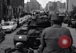 Immagine di Gli autobus entrare a Berlino Est Berlino Germania, 1961, secondo 17 filmato di repertorio 65675034223