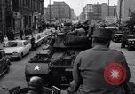 Immagine di Gli autobus entrare a Berlino Est Berlino Germania, 1961, secondo 21 filmato di repertorio 65675034223