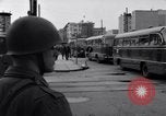 Immagine di Gli autobus entrare a Berlino Est Berlino Germania, 1961, secondo 53 filmato di repertorio 65675034223