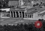 Standbild Brandenburger Tor Berlin West Deutschland, 1961, aus Sekunde 6 historischem Filmmaterial Videoclip 65675034227