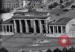 Standbild Brandenburger Tor Berlin West Deutschland, 1961, aus Sekunde 11 historischem Filmmaterial Videoclip 65675034227