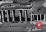 Standbild Brandenburger Tor Berlin West Deutschland, 1961, aus Sekunde 16 historischem Filmmaterial Videoclip 65675034227
