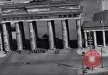 Standbild Brandenburger Tor Berlin West Deutschland, 1961, aus Sekunde 17 historischem Filmmaterial Videoclip 65675034227