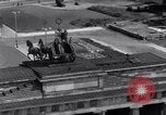 Standbild Brandenburger Tor Berlin West Deutschland, 1961, aus Sekunde 23 historischem Filmmaterial Videoclip 65675034227