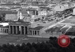 Standbild Brandenburger Tor Berlin West Deutschland, 1961, aus Sekunde 35 historischem Filmmaterial Videoclip 65675034227