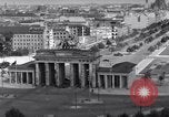 Standbild Brandenburger Tor Berlin West Deutschland, 1961, aus Sekunde 39 historischem Filmmaterial Videoclip 65675034227