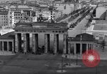 Standbild Brandenburger Tor Berlin West Deutschland, 1961, aus Sekunde 43 historischem Filmmaterial Videoclip 65675034227