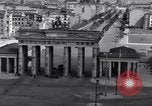 Standbild Brandenburger Tor Berlin West Deutschland, 1961, aus Sekunde 44 historischem Filmmaterial Videoclip 65675034227
