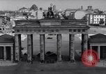 Standbild Brandenburger Tor Berlin West Deutschland, 1961, aus Sekunde 48 historischem Filmmaterial Videoclip 65675034227