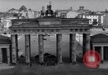 Standbild Brandenburger Tor Berlin West Deutschland, 1961, aus Sekunde 49 historischem Filmmaterial Videoclip 65675034227