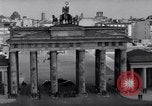 Standbild Brandenburger Tor Berlin West Deutschland, 1961, aus Sekunde 50 historischem Filmmaterial Videoclip 65675034227