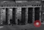 Standbild Brandenburger Tor Berlin West Deutschland, 1961, aus Sekunde 56 historischem Filmmaterial Videoclip 65675034227